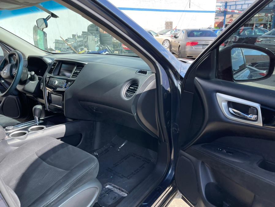 2015 Nissan Pathfinder 4WD 4dr SV photo