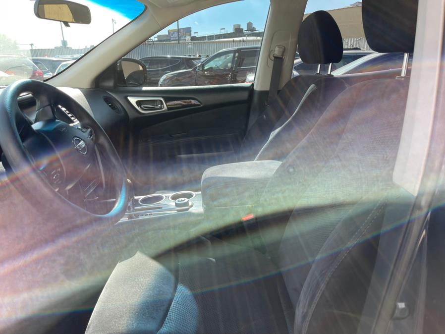 2015 Nissan Pathfinder 4WD 4dr SV photo