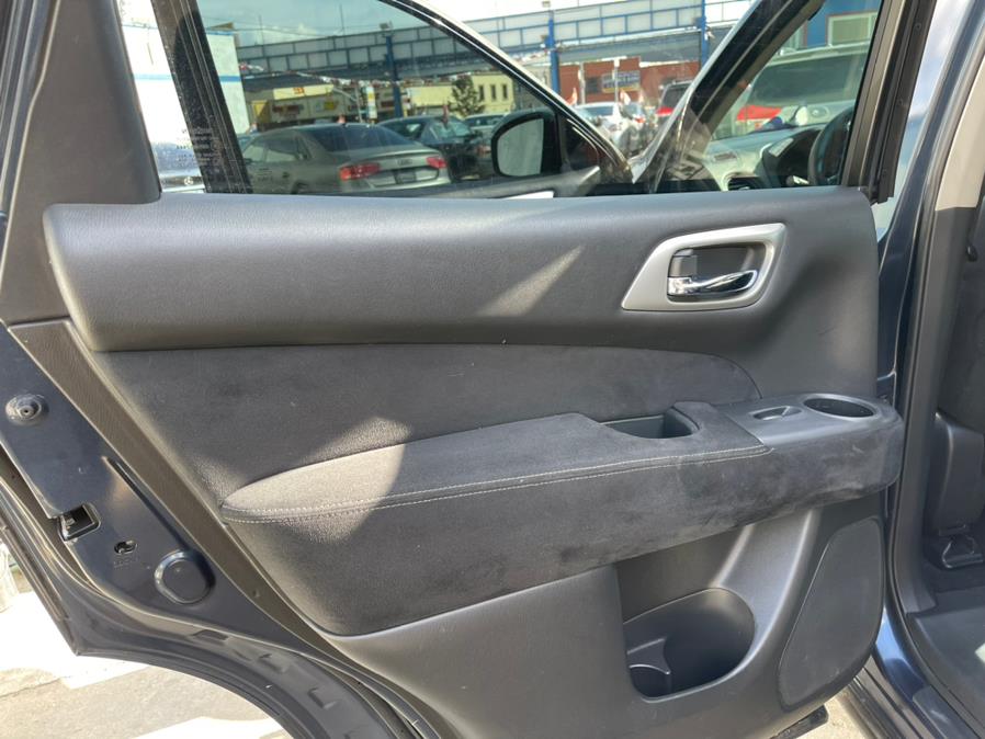 2015 Nissan Pathfinder 4WD 4dr SV photo