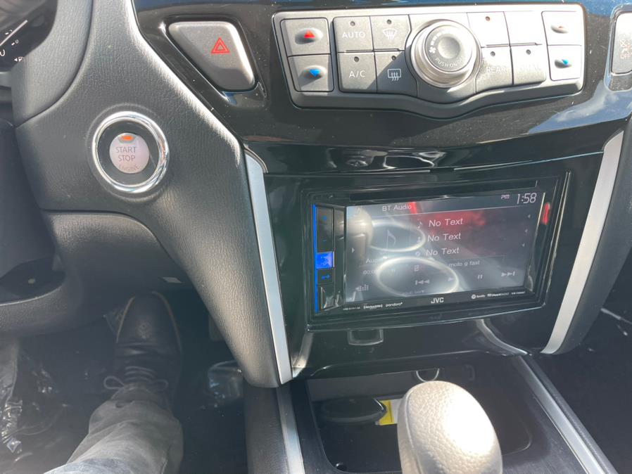 2015 Nissan Pathfinder 4WD 4dr SV photo