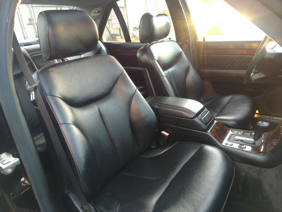 1996 Mercedes-Benz S-Class S320 photo