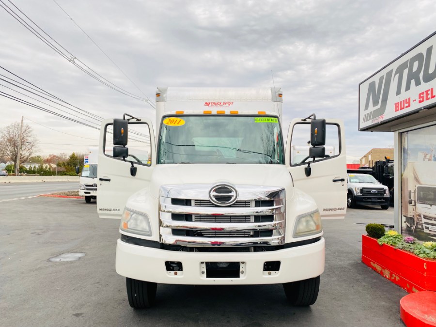 2011 Hino 268 20 FEET DRY BOX + LIFT GATE +  photo