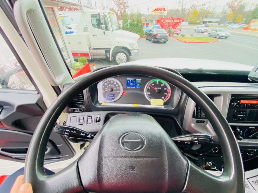 2011 Hino 268 20 FEET DRY BOX + LIFT GATE +  photo