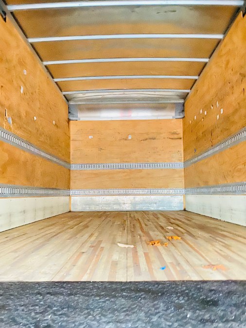 2011 Hino 268 20 FEET DRY BOX + LIFT GATE +  photo