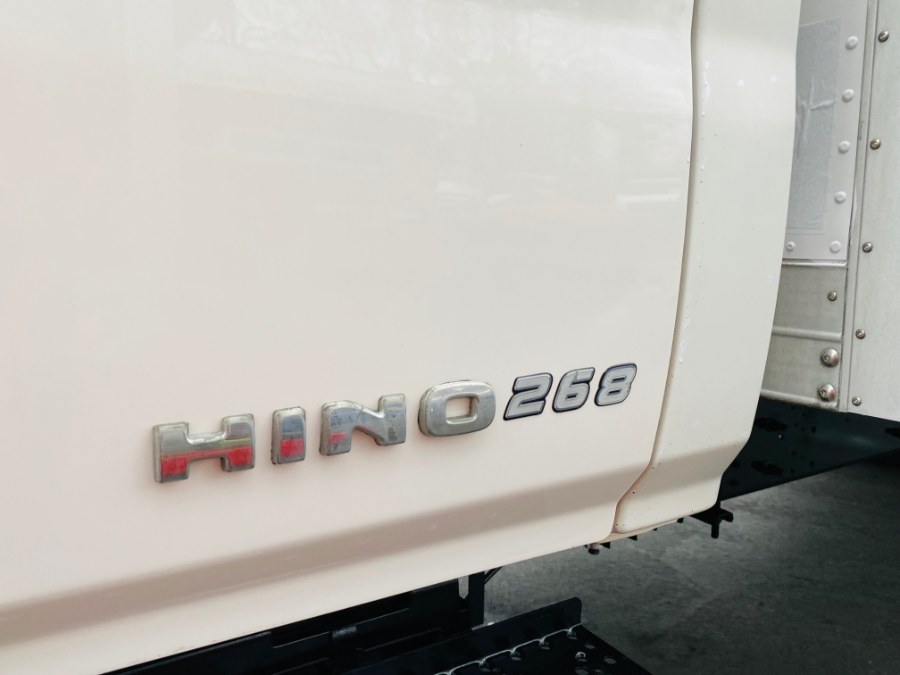 2011 Hino 268 20 FEET DRY BOX + LIFT GATE +  photo