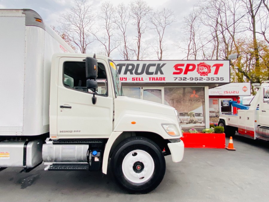 2011 Hino 268 20 FEET DRY BOX + LIFT GATE +  photo