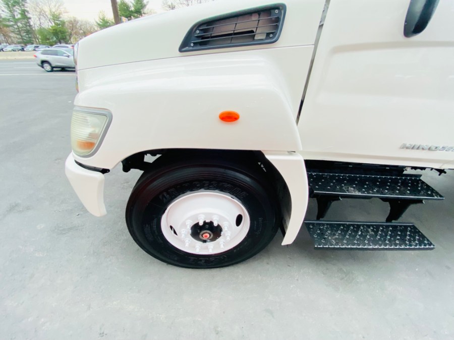 2011 Hino 268 20 FEET DRY BOX + LIFT GATE +  photo