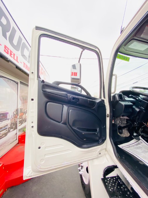 2011 Hino 268 20 FEET DRY BOX + LIFT GATE +  photo