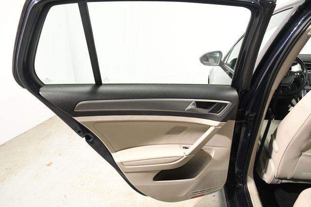 2017 Volkswagen Golf SE w/ Sunroof photo