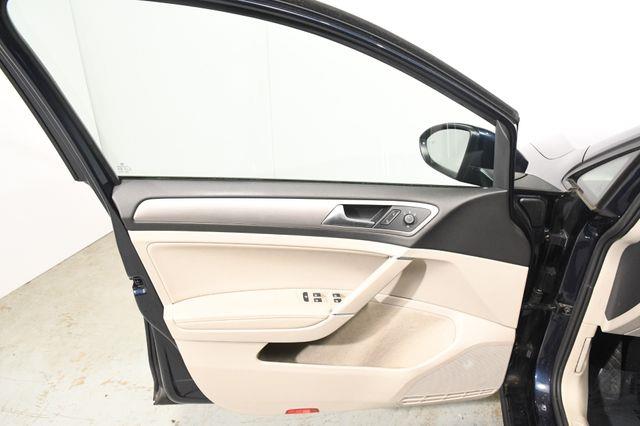 2017 Volkswagen Golf SE w/ Sunroof photo