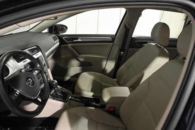 2017 Volkswagen Golf SE w/ Sunroof photo