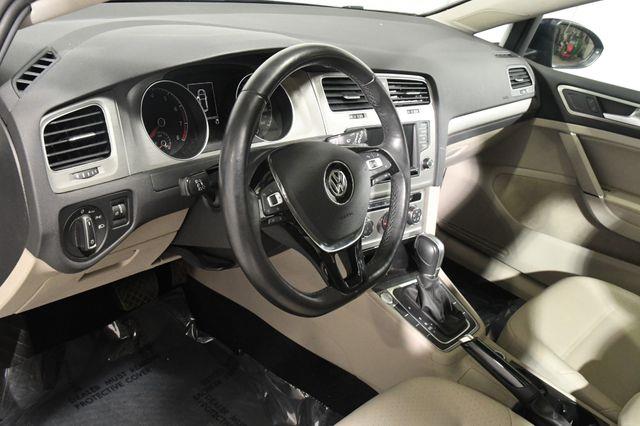 2017 Volkswagen Golf SE w/ Sunroof photo