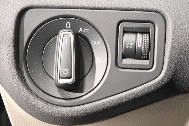 2017 Volkswagen Golf SE w/ Sunroof photo