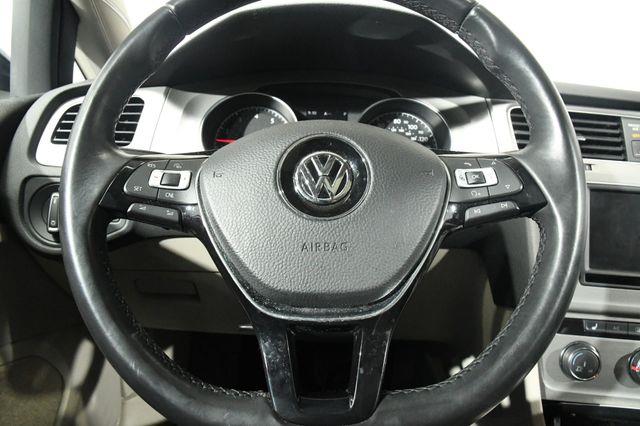 2017 Volkswagen Golf SE w/ Sunroof photo