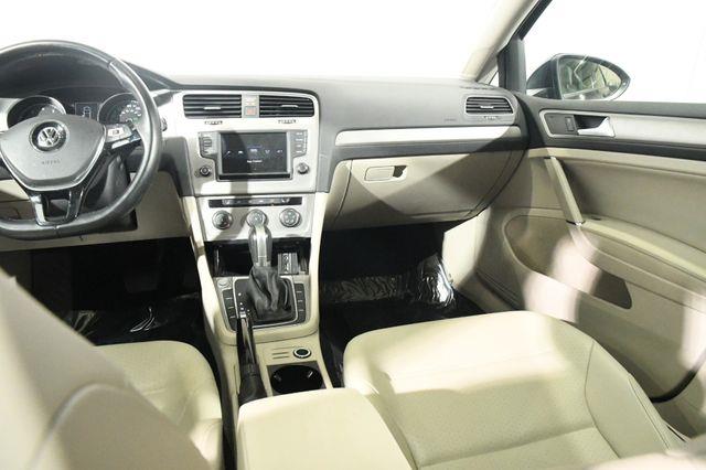 2017 Volkswagen Golf SE w/ Sunroof photo