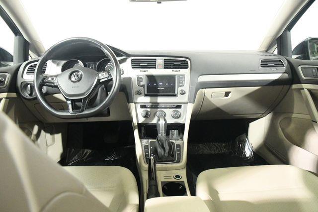 2017 Volkswagen Golf SE w/ Sunroof photo