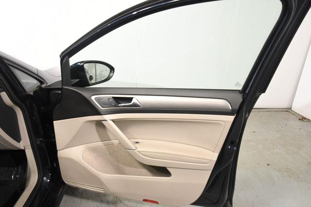 2017 Volkswagen Golf SE w/ Sunroof photo