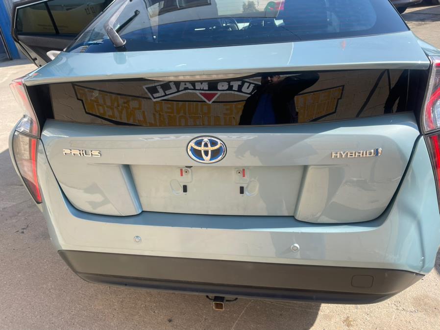 2017 Toyota Prius Three Touring (Natl) photo