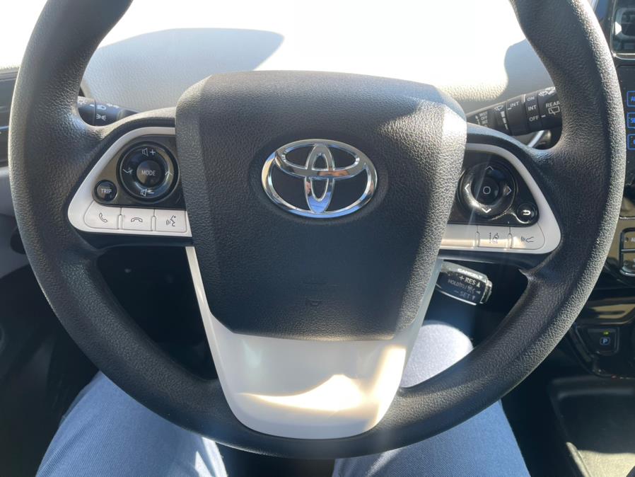 2017 Toyota Prius Three Touring (Natl) photo