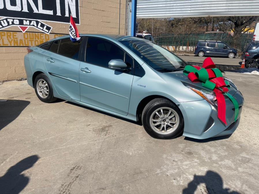 2017 Toyota Prius Three Touring (Natl) photo