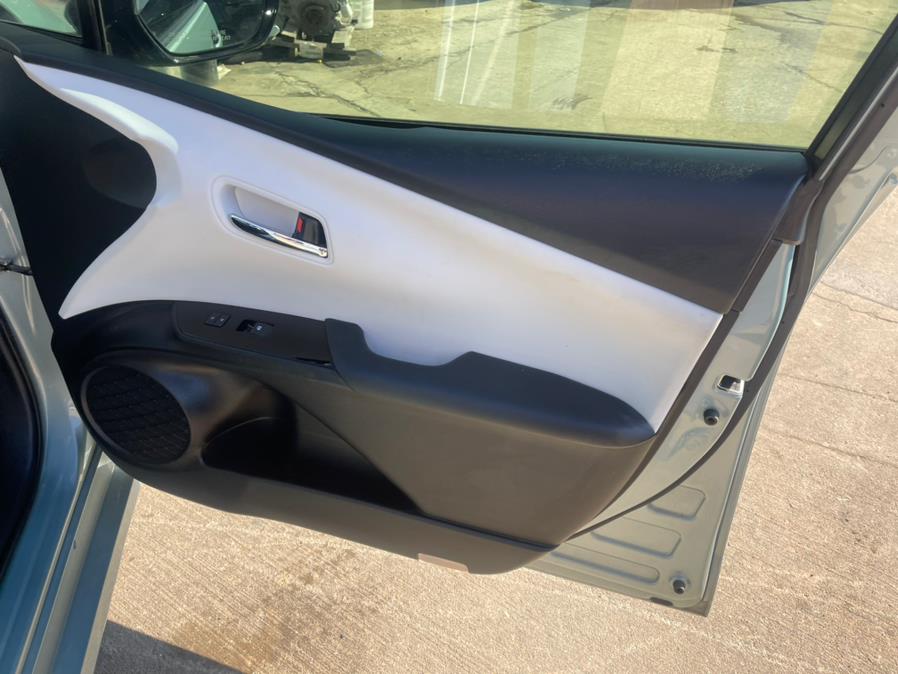 2017 Toyota Prius Three Touring (Natl) photo