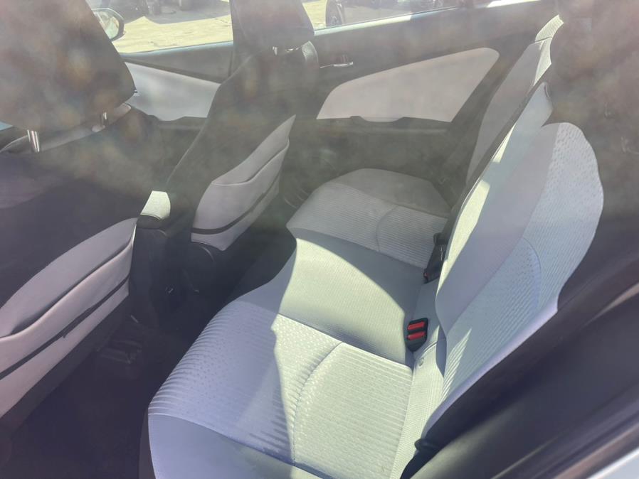 2017 Toyota Prius Three Touring (Natl) photo