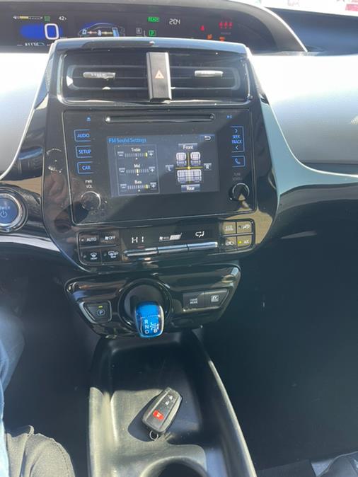 2017 Toyota Prius Three Touring (Natl) photo