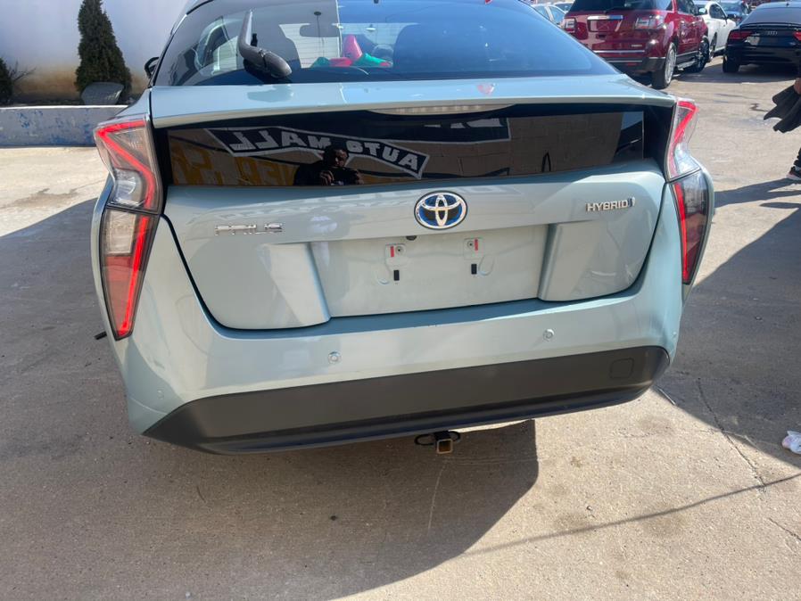 2017 Toyota Prius Three Touring (Natl) photo