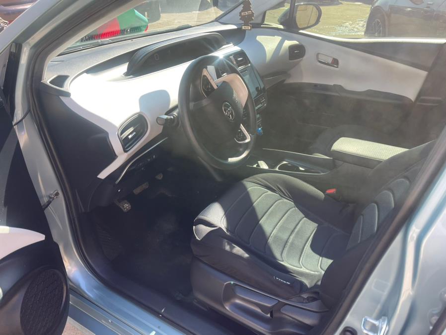 2017 Toyota Prius Three Touring (Natl) photo