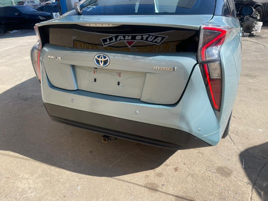 2017 Toyota Prius Three Touring (Natl) photo