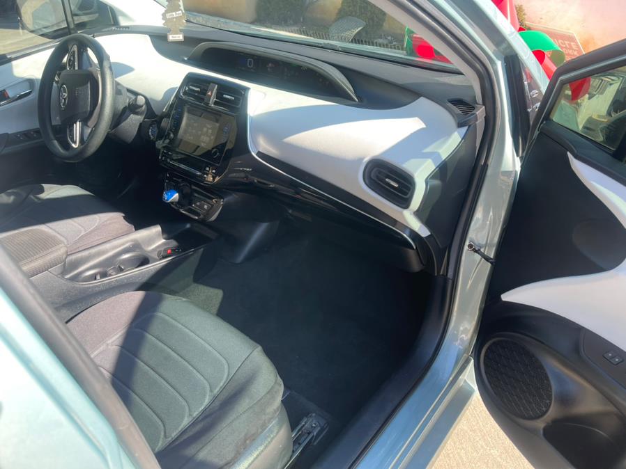 2017 Toyota Prius Three Touring (Natl) photo