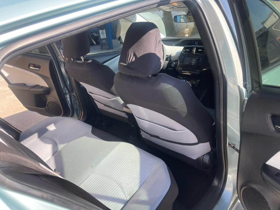2017 Toyota Prius Three Touring (Natl) photo