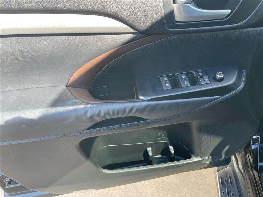 2014 Toyota Highlander XLE photo