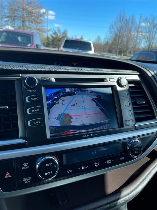 2014 Toyota Highlander XLE photo