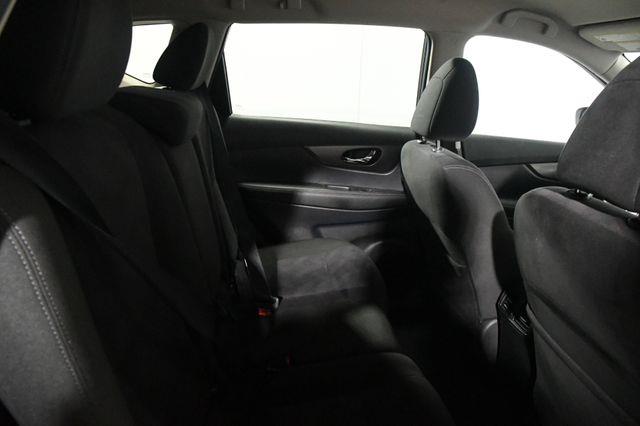 2015 Nissan Rogue SV photo