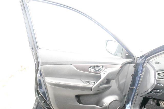 2015 Nissan Rogue SV photo