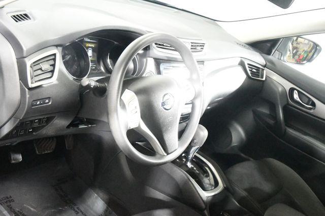 2015 Nissan Rogue SV photo