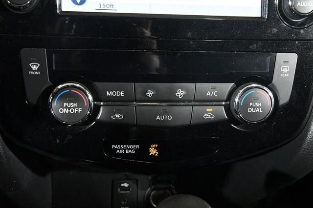 2015 Nissan Rogue SV photo