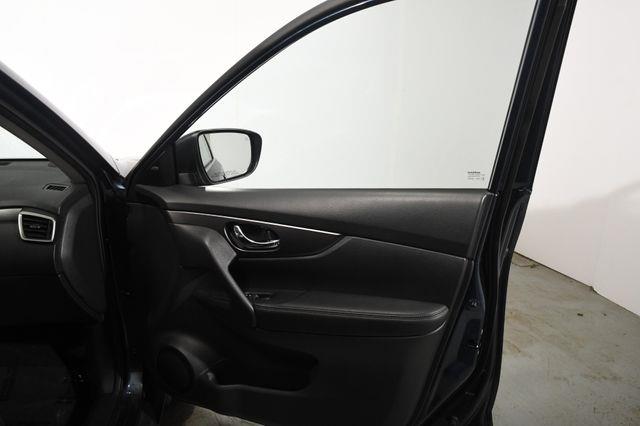 2015 Nissan Rogue SV photo