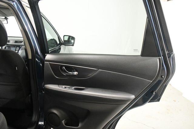 2015 Nissan Rogue SV photo