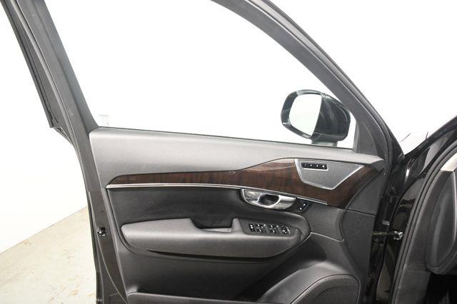 2017 Volvo XC90 Momentum photo