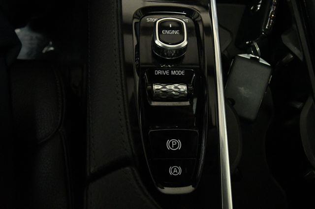 2017 Volvo XC90 Momentum photo
