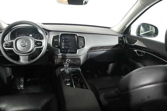 2017 Volvo XC90 Momentum photo