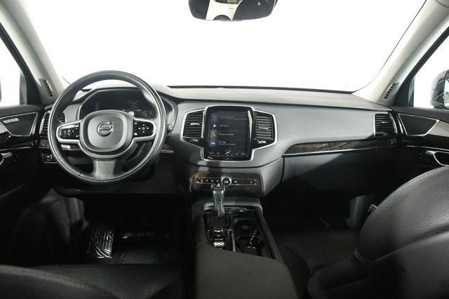 2017 Volvo XC90 Momentum photo