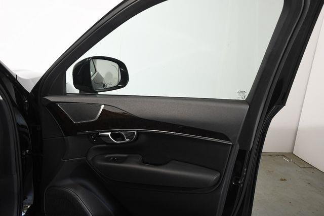 2017 Volvo XC90 Momentum photo