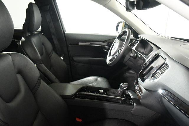 2017 Volvo XC90 Momentum photo