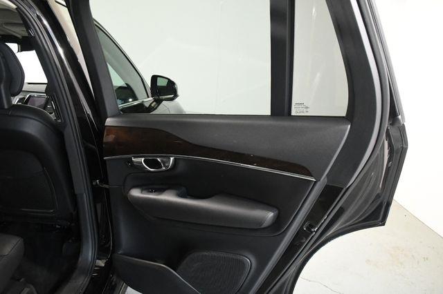 2017 Volvo XC90 Momentum photo