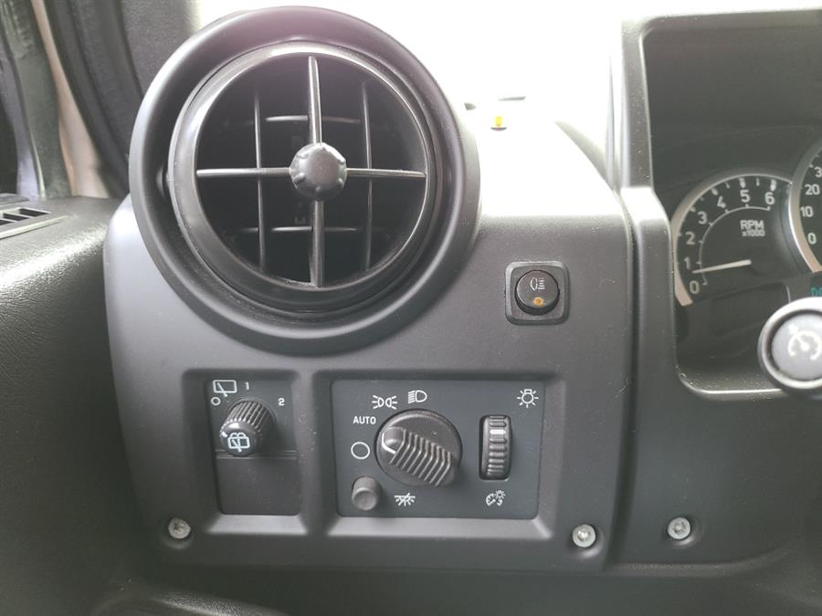2005 HUMMER H2 photo