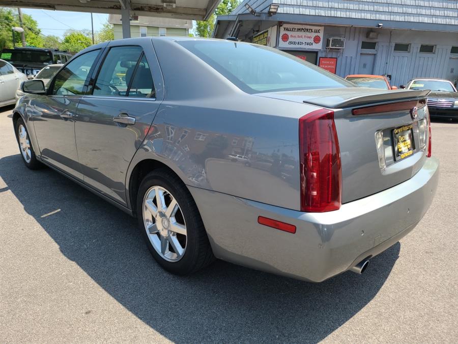 2005 Cadillac STS photo