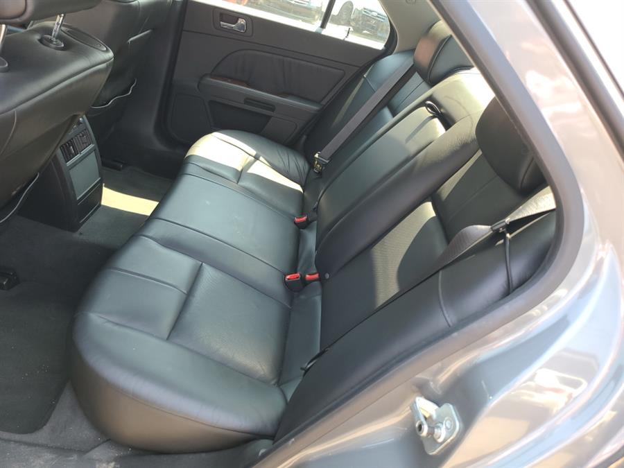 2005 Cadillac STS photo